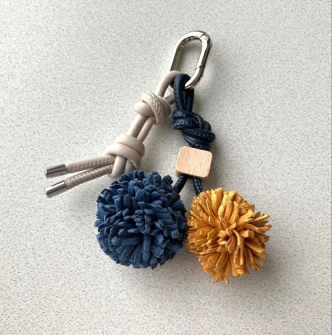 POMPOM BLUE